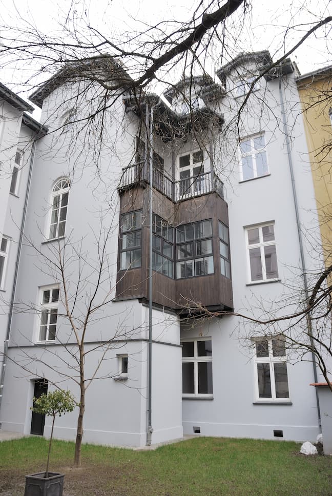 Fasada kamienicy po przebudowie, Kraków