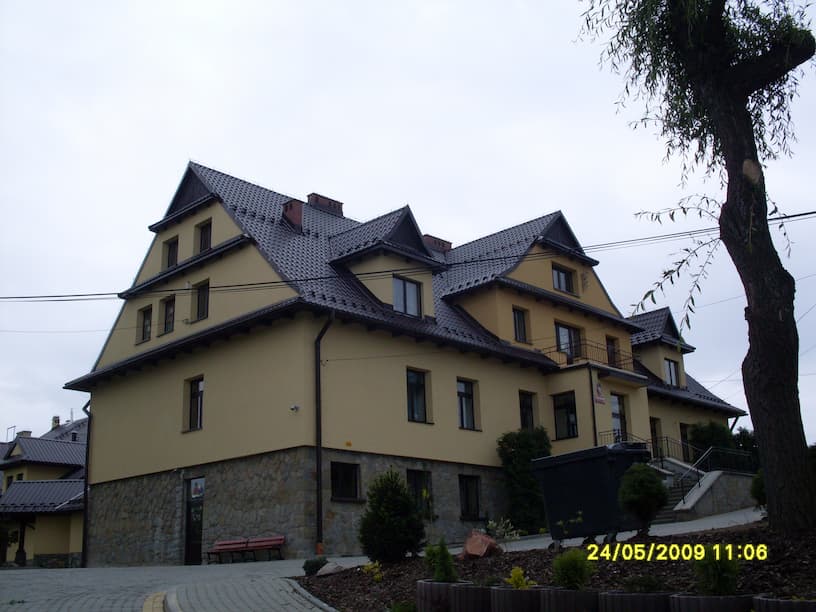 Sala gimnastyczna w Rokicinach Podhalańskich - widok zewnętrzny