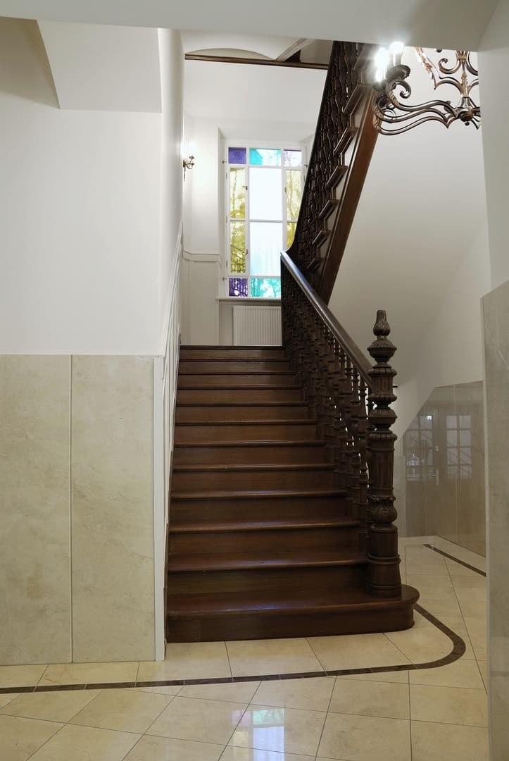 Wnętrza kamienicy przy ul. Siemiradzkiego w Krakowie - detale architektoniczne
